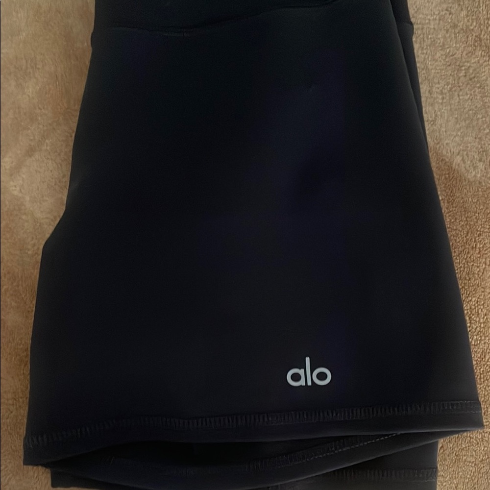 Alo black
Shorts